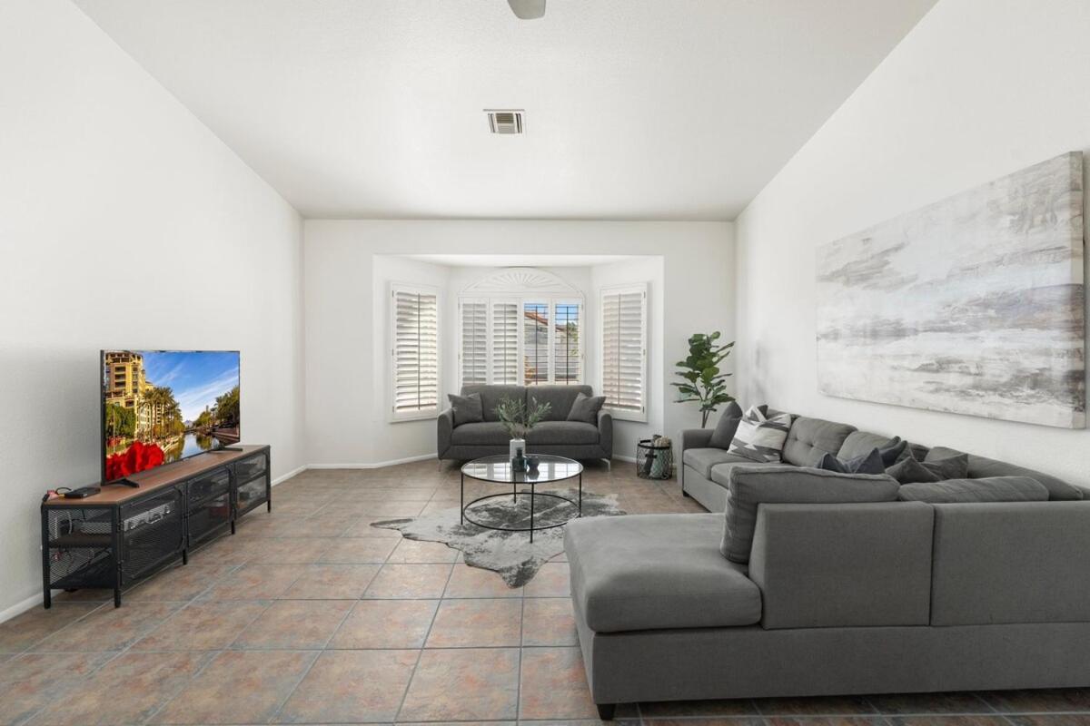 Entertainer's Dream! 7 Bedroom/4 Bath W Heated Pool & *